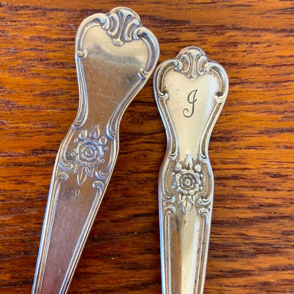 2 Vintage Silver Plate Teaspoons with Initial - Picture 4 of 8